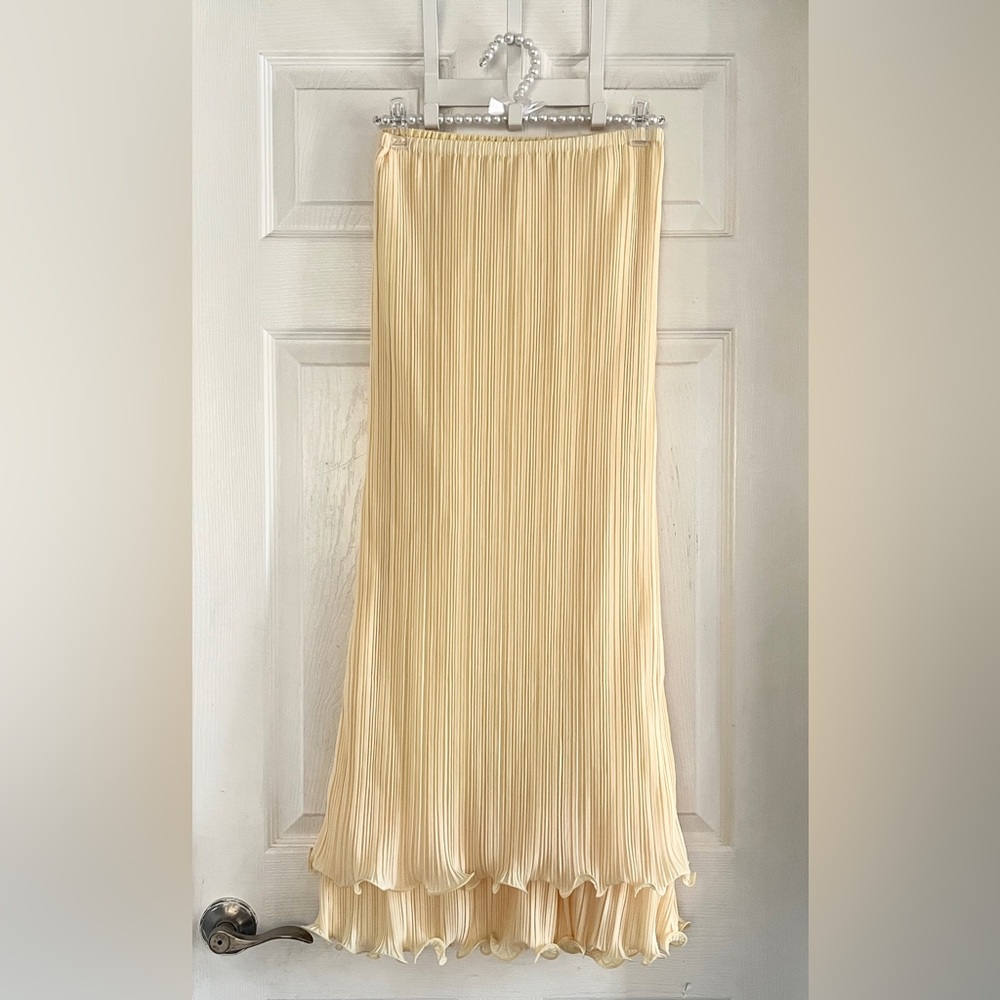 Commense Pleated Layered Ruffle Skirt Set - Picture 12 of 13